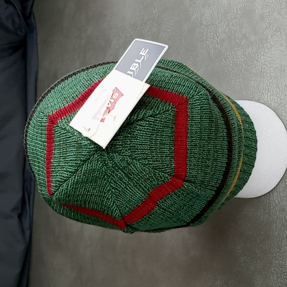 Levi's Reversible Beanie Hat Green NWT - Picture 3 of 10